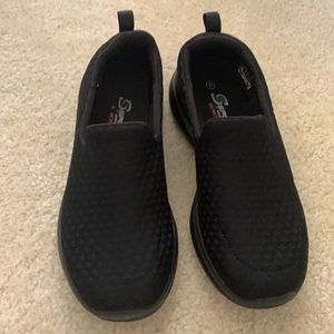 Black Flat Sketchers